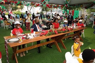 PROJECTO “RODA DO AMOR”: Casal presidencial festeja o natal com crianças desfavorecidas